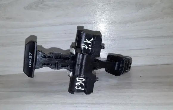 BMW M5 F90 Front door check strap stopper 7341030