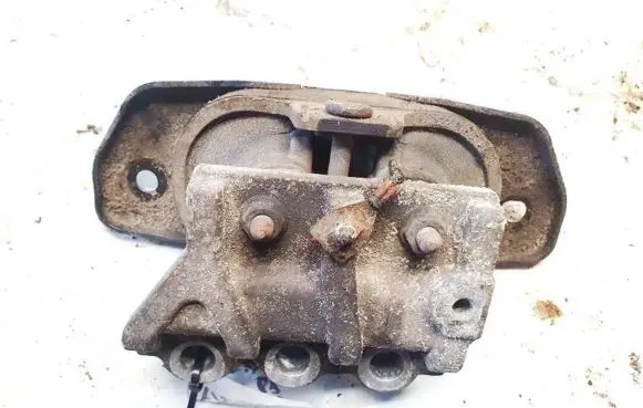 Chrysler Sebring (JS) Engine mount bracket 05085082ab