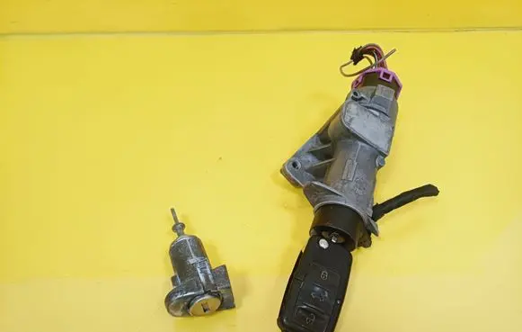 Volkswagen New Beetle Ignition lock 4B0905851C