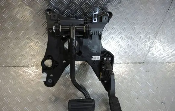 Porsche Cayenne (92A) Brake pedal 7P0723117B