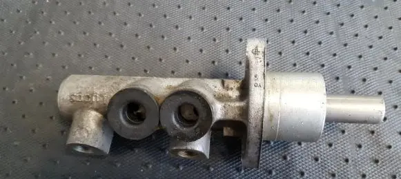 Audi A4 S4 B5 8D Master brake cylinder 32661549