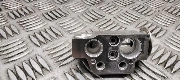 Audi A6 C7 Air conditioning (A/C) expansion valve 4G0820181A