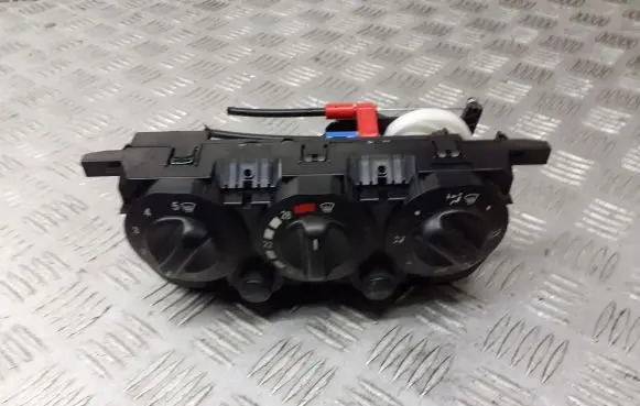 Mercedes-Benz A W168 Interior fan control switch 1688302285