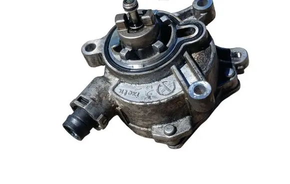 Volvo V40 Vacuum pump 31375107