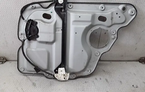 Volkswagen Touran I Rear door window regulator with motor 1T0839729H