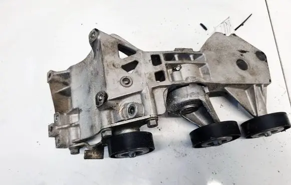 Mercedes-Benz B W245 Engine mounting bracket 
