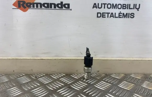 Volkswagen PASSAT CC Air conditioning (A/C) pressure sensor 8K0973703