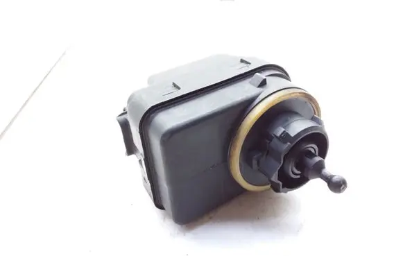 Headlight level adjustment motor