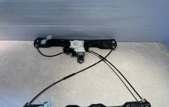 Land Rover Defender Front door window regulator with motor L8B223200AACMD19 E521S 120220