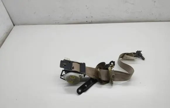 Toyota Land Cruiser (J150) Rear seatbelt 