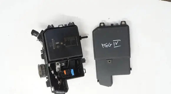 Renault Megane IV Fuse module 284B66727RACR 284B66727R