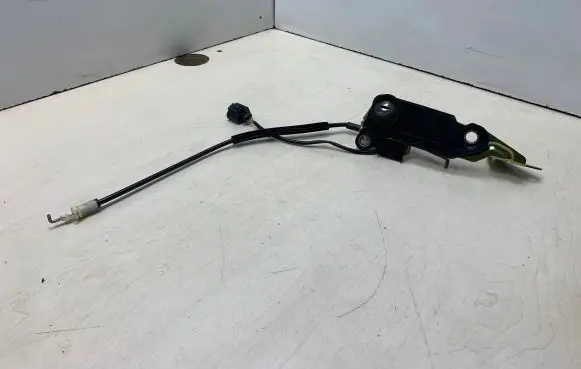 Volkswagen PASSAT B5.5 Tailgate exterior lock 3B9827297A