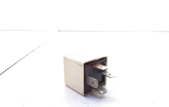 Ford Escort Other relay 90GG13L028AA V23134K52X155