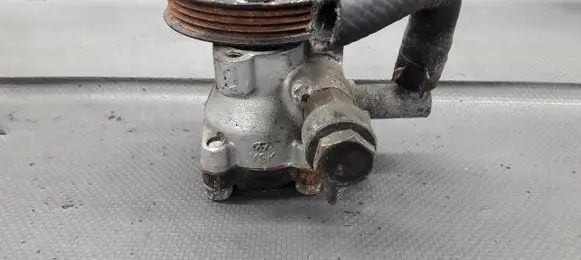 Hyundai Lantra II Power steering pump 57110-25000