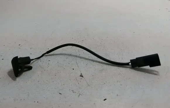 Ford Mondeo Mk III Windshield washer spray nozzle 1S7117666BB
