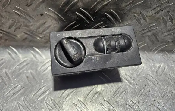 Volkswagen Golf III Light switch 1H6941531N