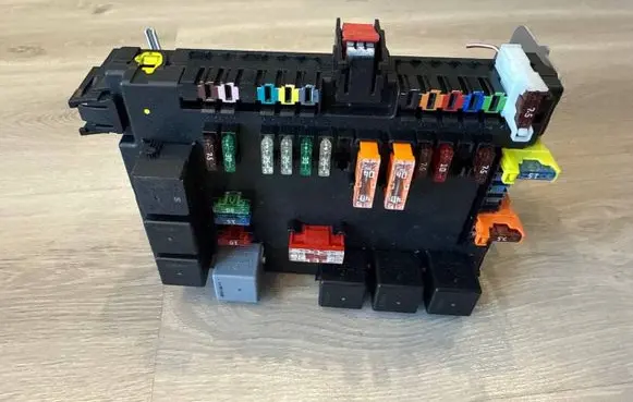 Mercedes-Benz S W221 Fuse module A2215402050 A2215450801 08022174
