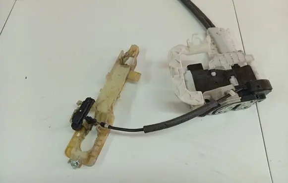 Hyundai ix35 Front door lock 813202Y000