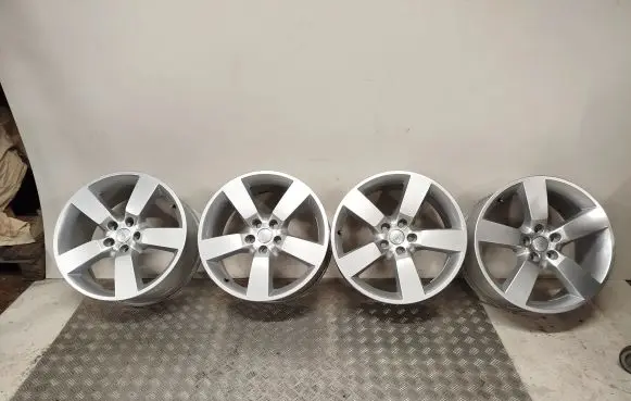 Land Rover Defender R20 wheel hub/cap/trim L8B21007GB P8B21007BA U9GRB