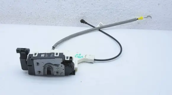 Mercedes-Benz Sprinter W907 W910 Front door lock A9077200300 900SQZ