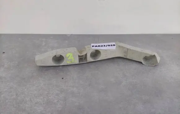 Ford Focus Front bumper mounting bracket 4M5117D958AF