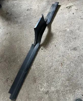 Land Rover Discovery 3 - LR3 Front sill trim cover EMH500160