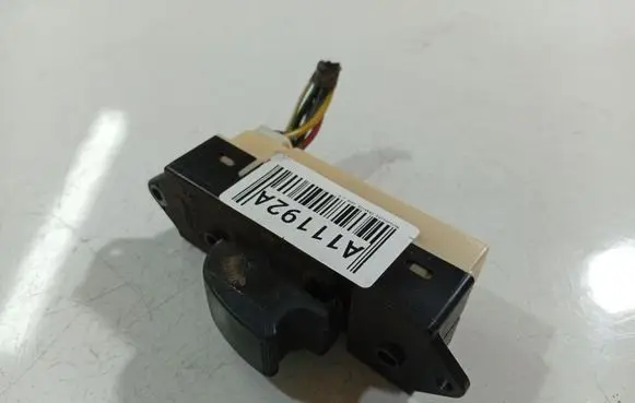 Mitsubishi Grandis Electric window control switch 8608A024