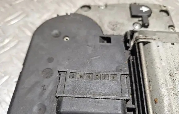 Volkswagen Golf III Sunroof motor/actuator 634321