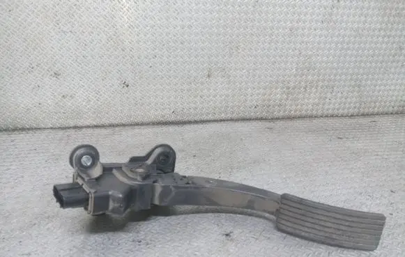 Mitsubishi Lancer VIII Accelerator throttle pedal 1600A102