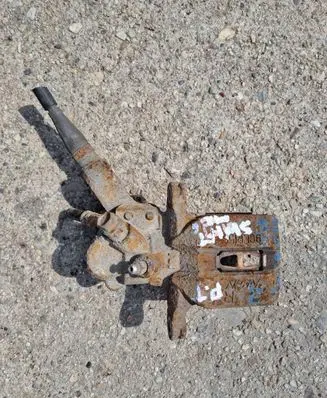 Suzuki Swift I Rear brake caliper