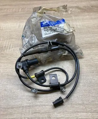 Hyundai Elantra ABS brake wheel speed sensor 956702D050