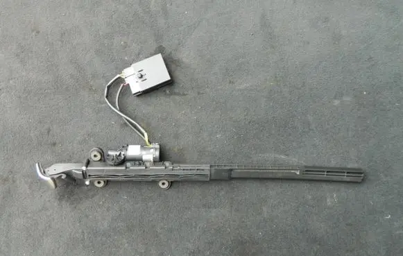 BMW 3 E92 E93 Seat belt adjustment motor 9148511