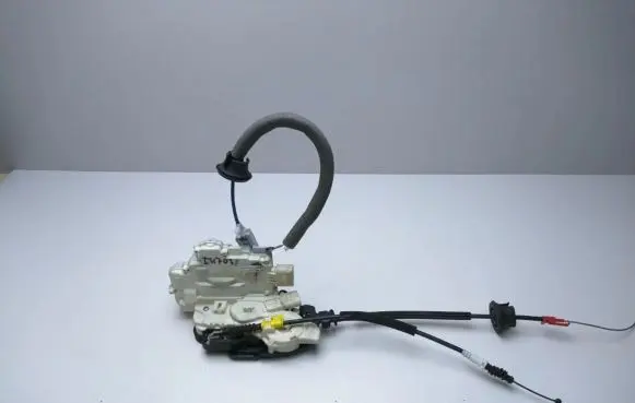 Loading door lock