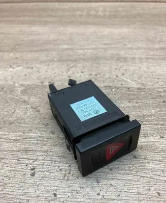 Volkswagen PASSAT B5.5 Hazard light switch 3B0953235E