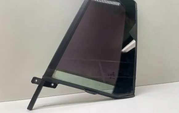 Volkswagen Tiguan Rear side window 5N0845213