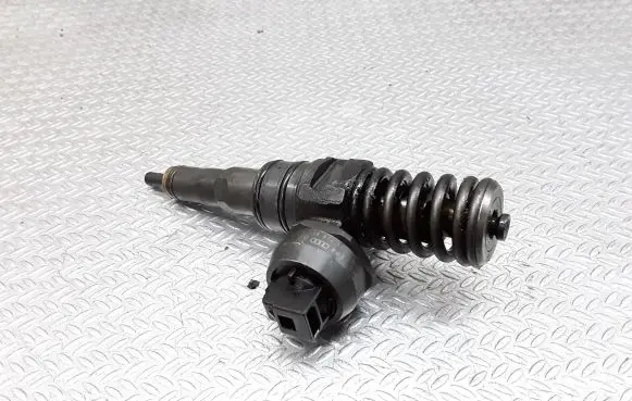 Skoda Octavia Mk2 (1Z) Fuel injector 038130073AG