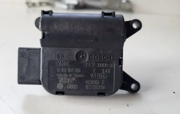 Seat Exeo (3R) A/C air flow flap actuator/motor 8E2820511A