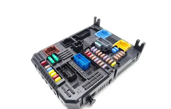 Opel Corsa F Fuse module 9832881080