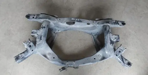 Toyota RAV 4 (XA40) Rear axle beam 