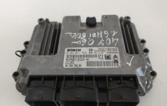 Peugeot 407 Engine control unit/module 0281011558