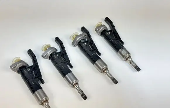 BMW 5 G30 G31 Fuel injector 7639990