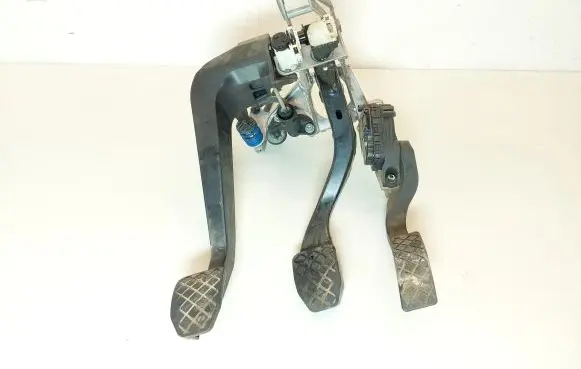 Audi A4 S4 B7 8E 8H Pedal assembly 8E1721117A