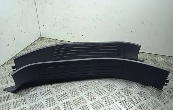 Mercedes-Benz GLE (W166 - C292) sill trim set (inner) A1666800535 A1666800635
