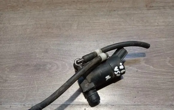 Volvo V50 Windscreen/windshield washer pump