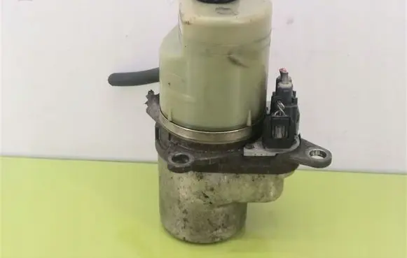 Ford Fiesta Power steering pump 4M513K514DA