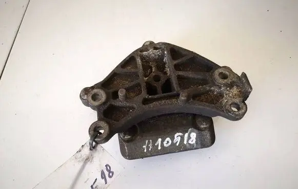 Mercedes-Benz E W212 Engine mount bracket