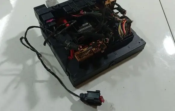 Volkswagen PASSAT B6 Fuse box set 3C0937049AE