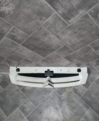 Citroen Berlingo Front bumper upper radiator grill 9644758077