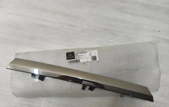Mercedes-Benz GL X166 Front bumper upper radiator grill A1668880085