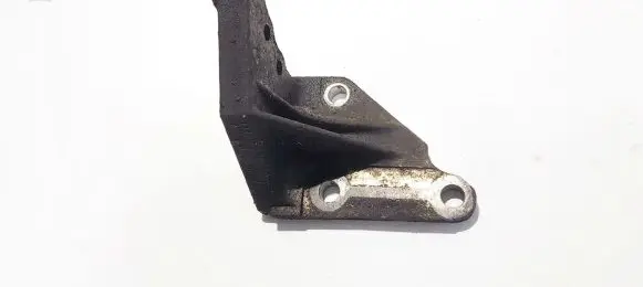 Nissan Murano Z50 Engine mounting bracket